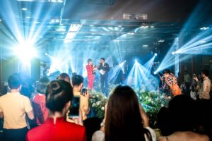 Gợi ý mẫu kịch bản MC tiệc công ty HẤP DẪN – CHI TIẾT