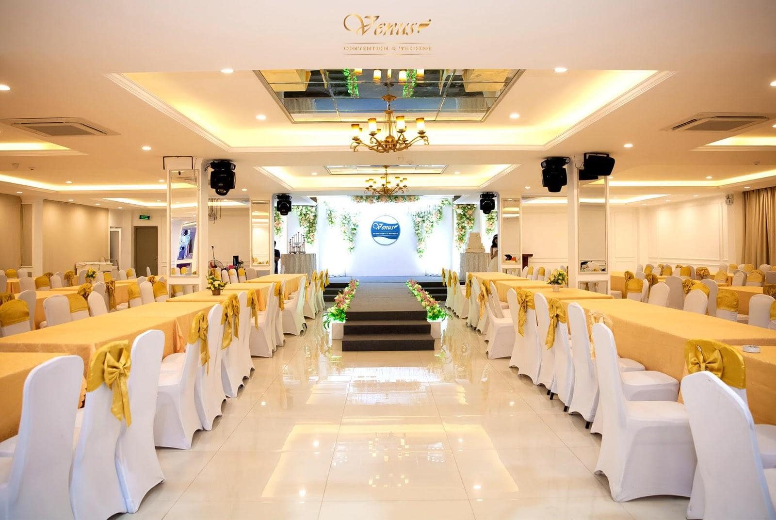 Trung tâm tiệc cưới với thiết kế và giá cả tầm trung (Nguồn: Nhà hàng Venus)