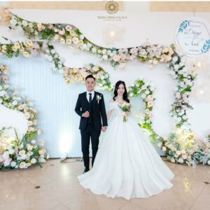 Cách chọn hoa trang trí tiệc cưới phù hợp với phong cách