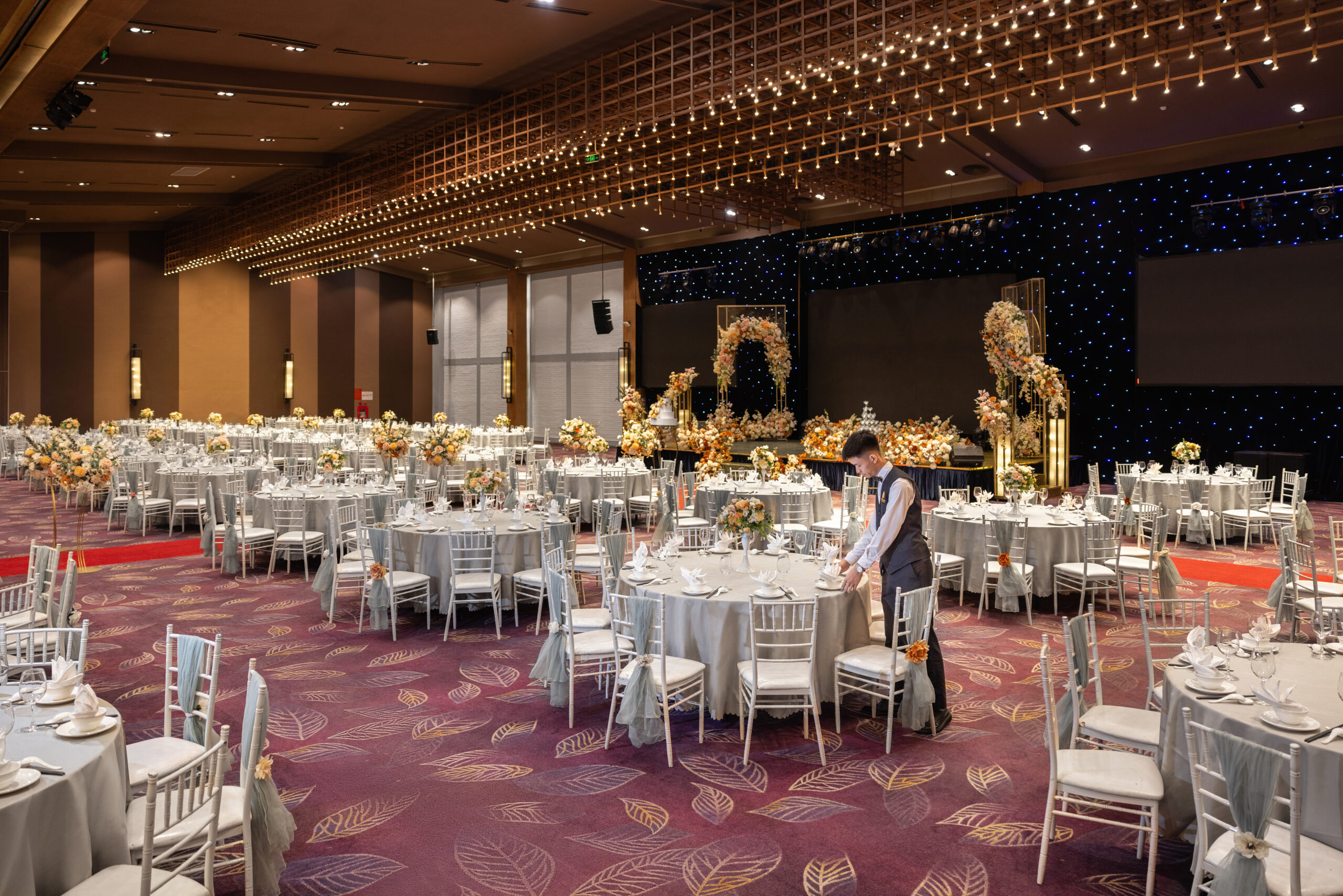 sảnh tiệc cưới 700 khách Trống Đồng Palace Lãng Yên toàn cảnh setup bàn tròn