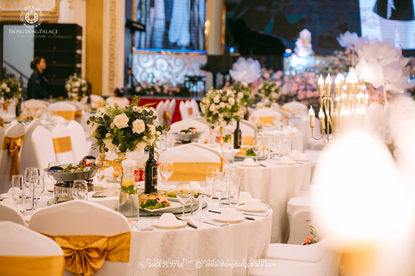 Sảnh tiệc cưới điều hoà mát lạnh mùa hè tại Trống Đồng Palace