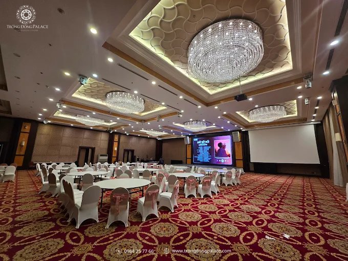Không gian tiệc cưới ven hồ tại Almaz Convention Center Hà Nội
