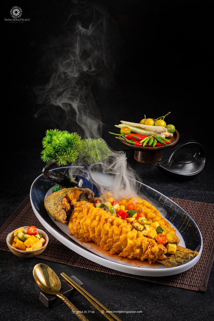 Cá chiên xù nóng hổi quầy buffet gala dinner