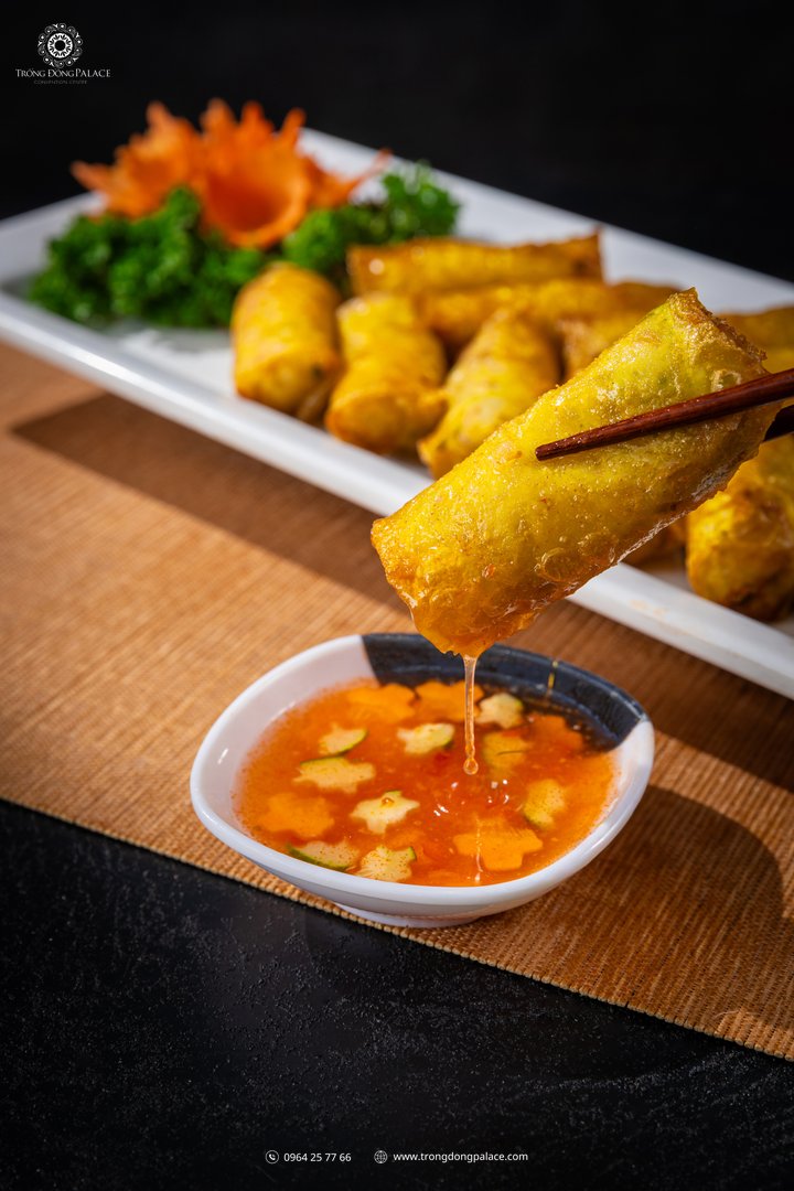 Nem rán khai vị thực đơn gala dinner Á Đông