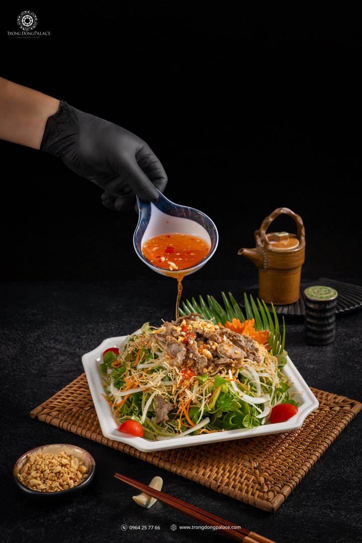Món gỏi khai vị trong thực đơn gala dinner