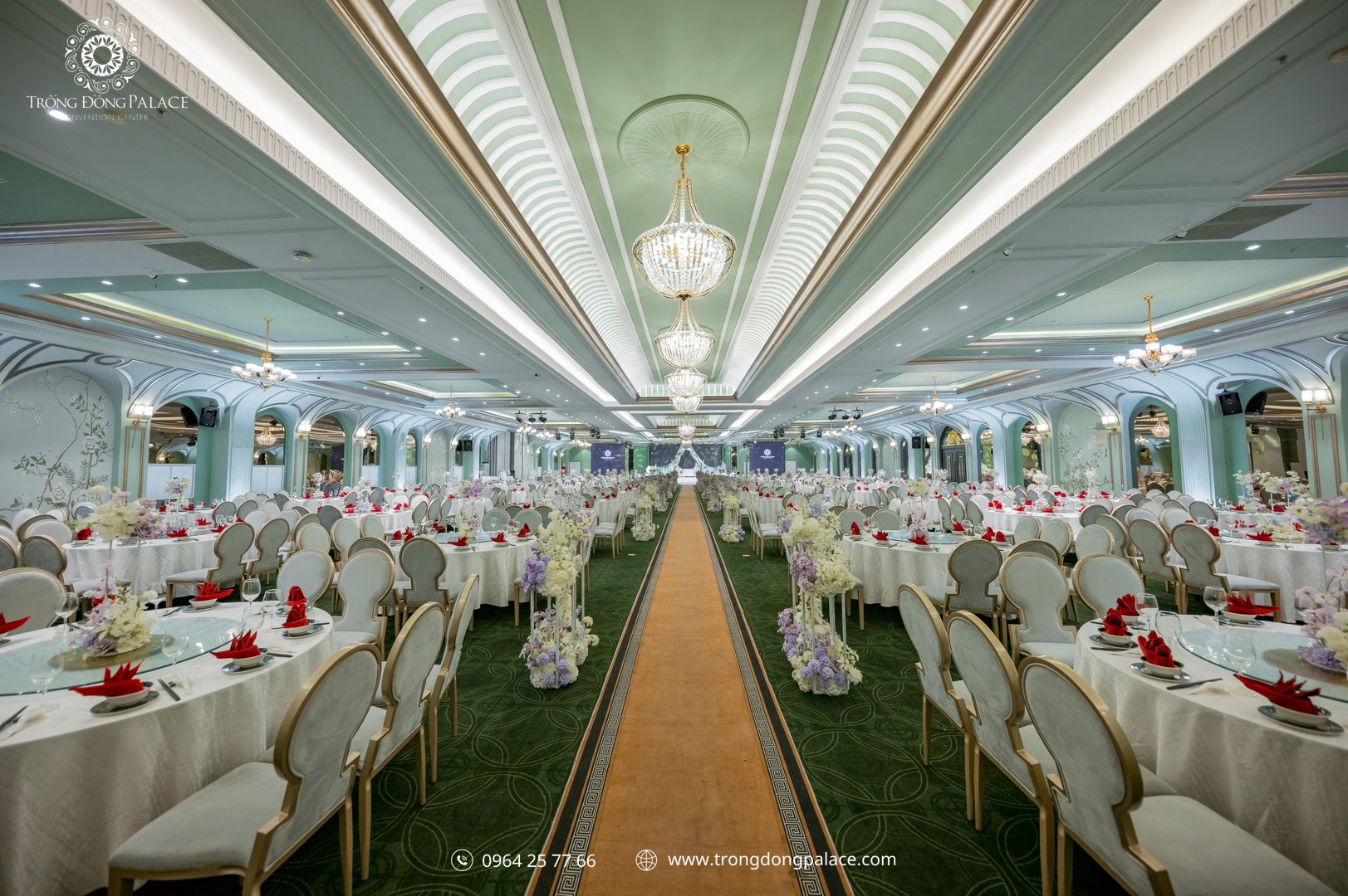 Sảnh tiệc trần xanh mint địa điểm tổ chức year end party Hà Nội Trống Đồng Cảnh Hồ