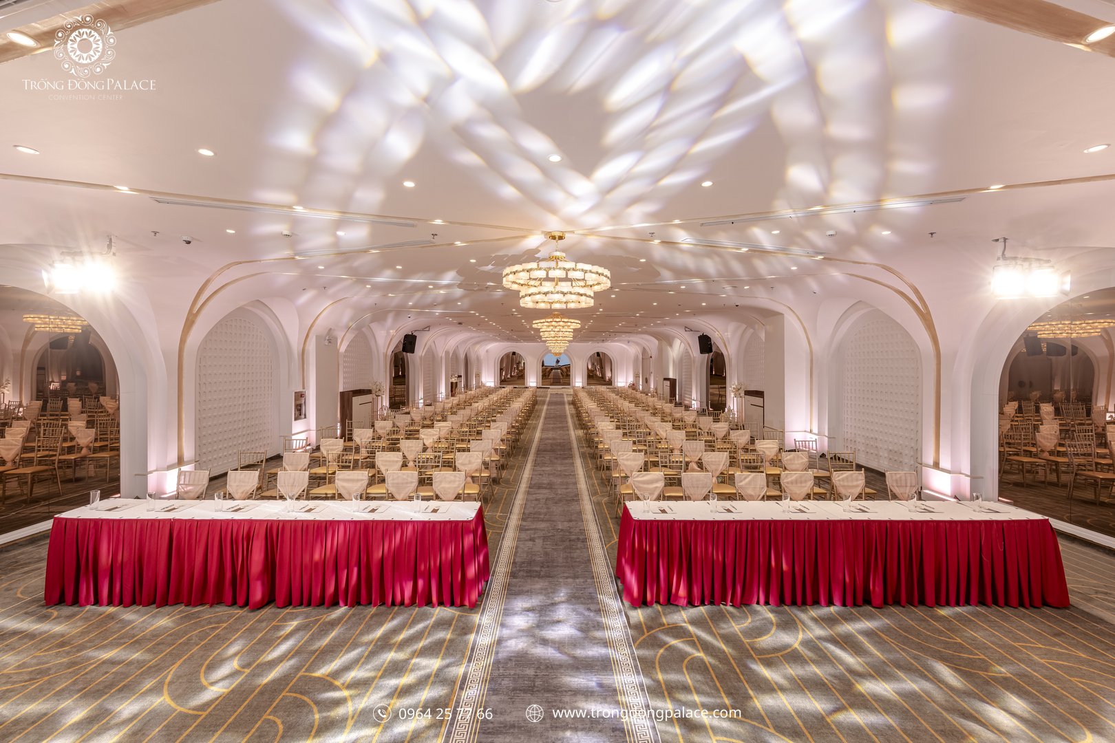 Sảnh tiệc trần vòm địa điểm tổ chức year end party Hà Nội Trống Đồng Long Biên