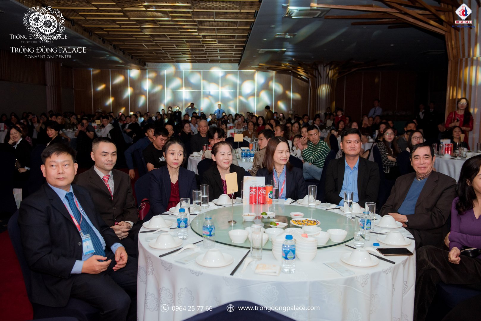 khong-gian-tiec-gala-dinner-doanh-nghiep