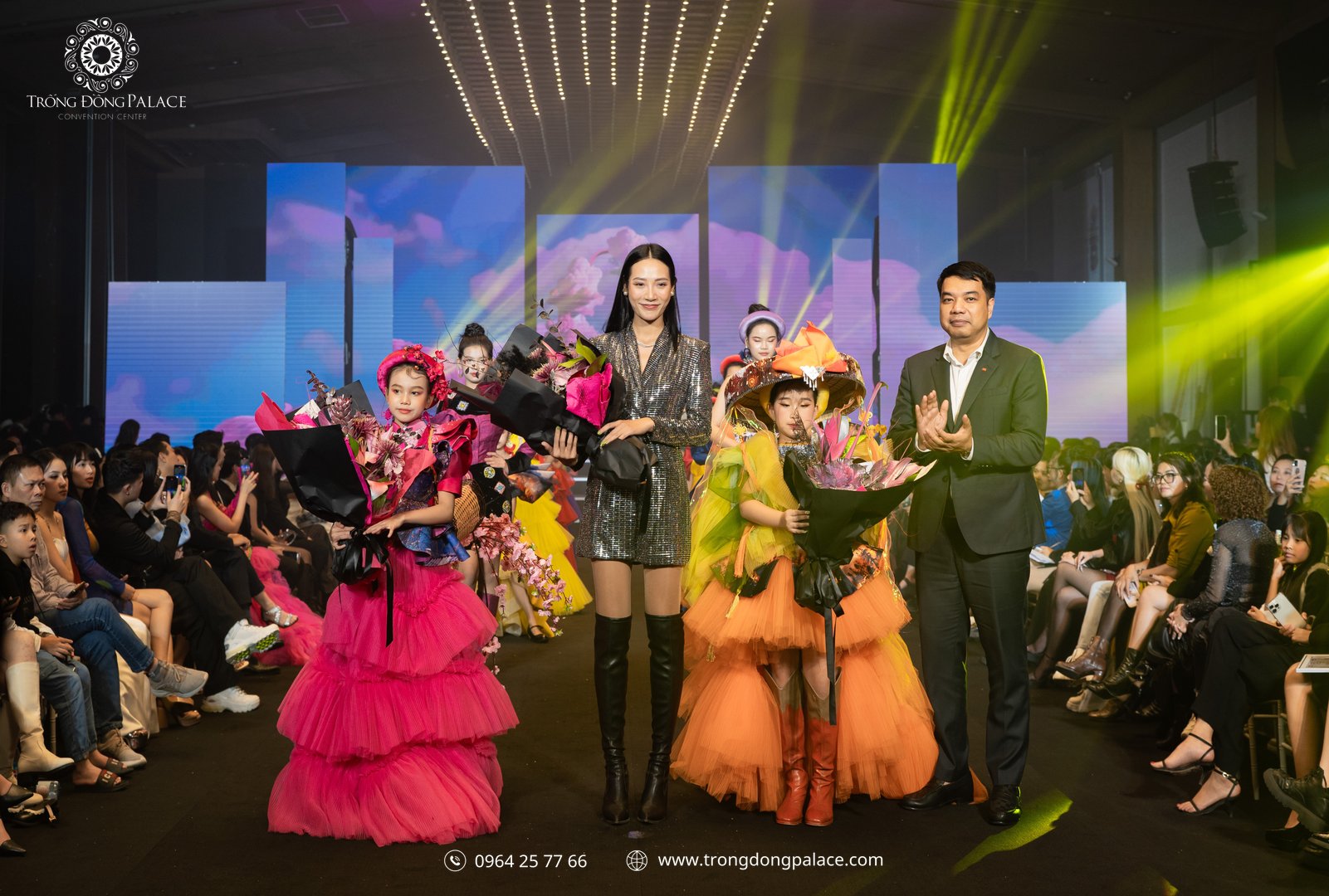Sự kiện doanh nghiệp chủ đề thế giới điện ảnh với thảm đỏ và sân khấu hoành tráng