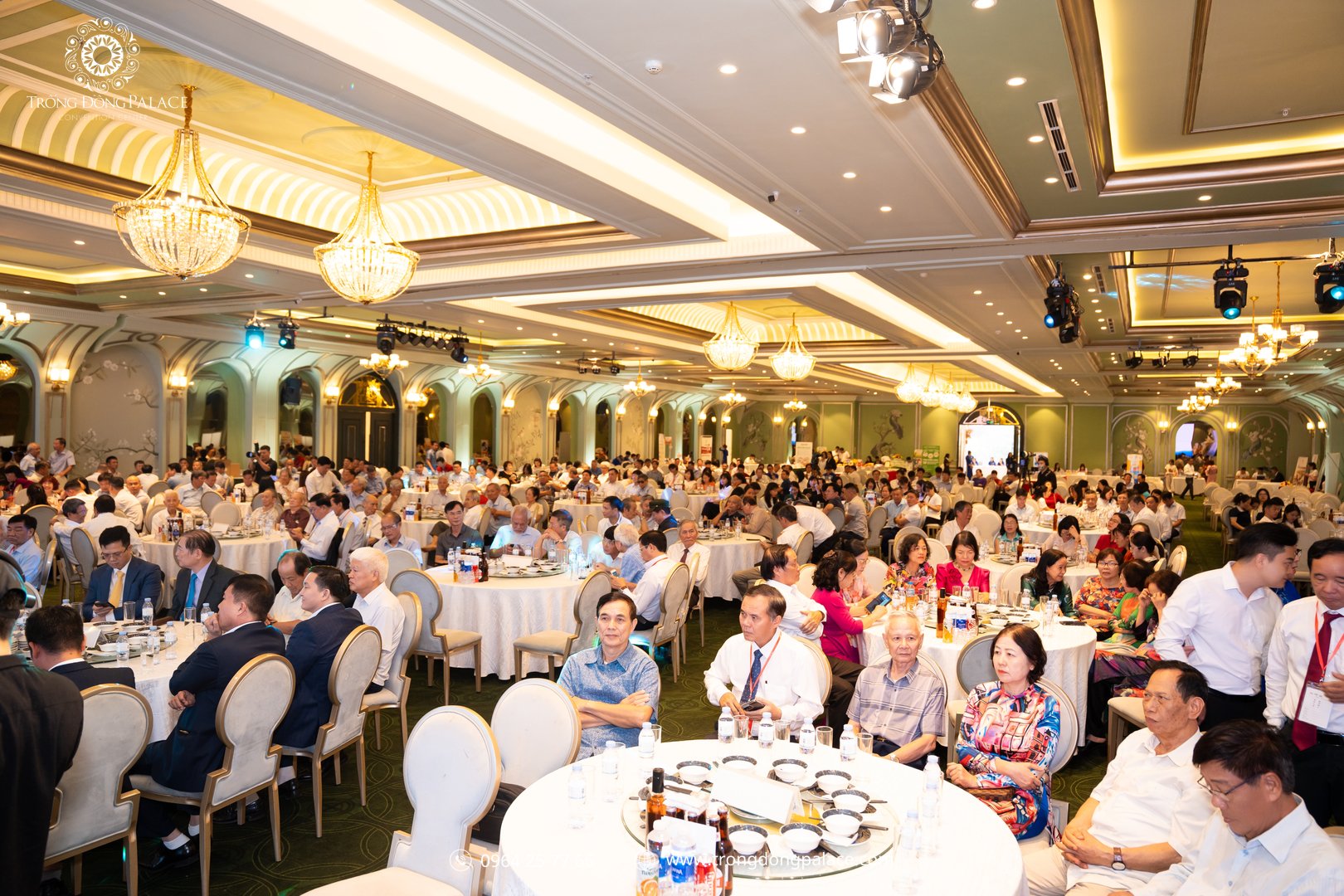 trung-tam-to-chuc-gala-dinner-quy-mo-lon-canh-ho