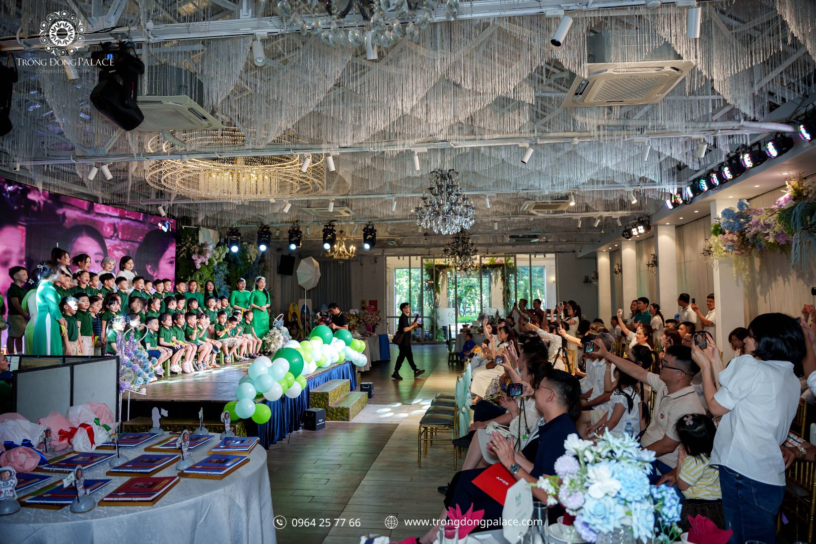 dia-diem-to-chuc-gala-dinner-linh-dam-hoang-mai