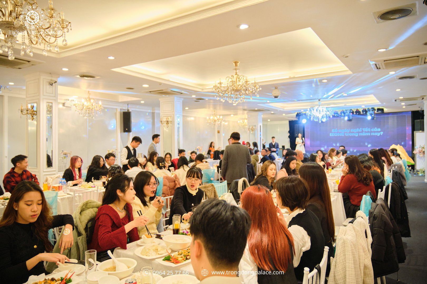 tổ chức sự kiện doanh nghiệp year end party tại Trống Đồng Palace